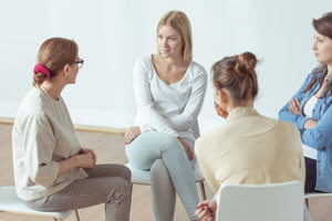 Group counseling during alcohol addiction treatment
