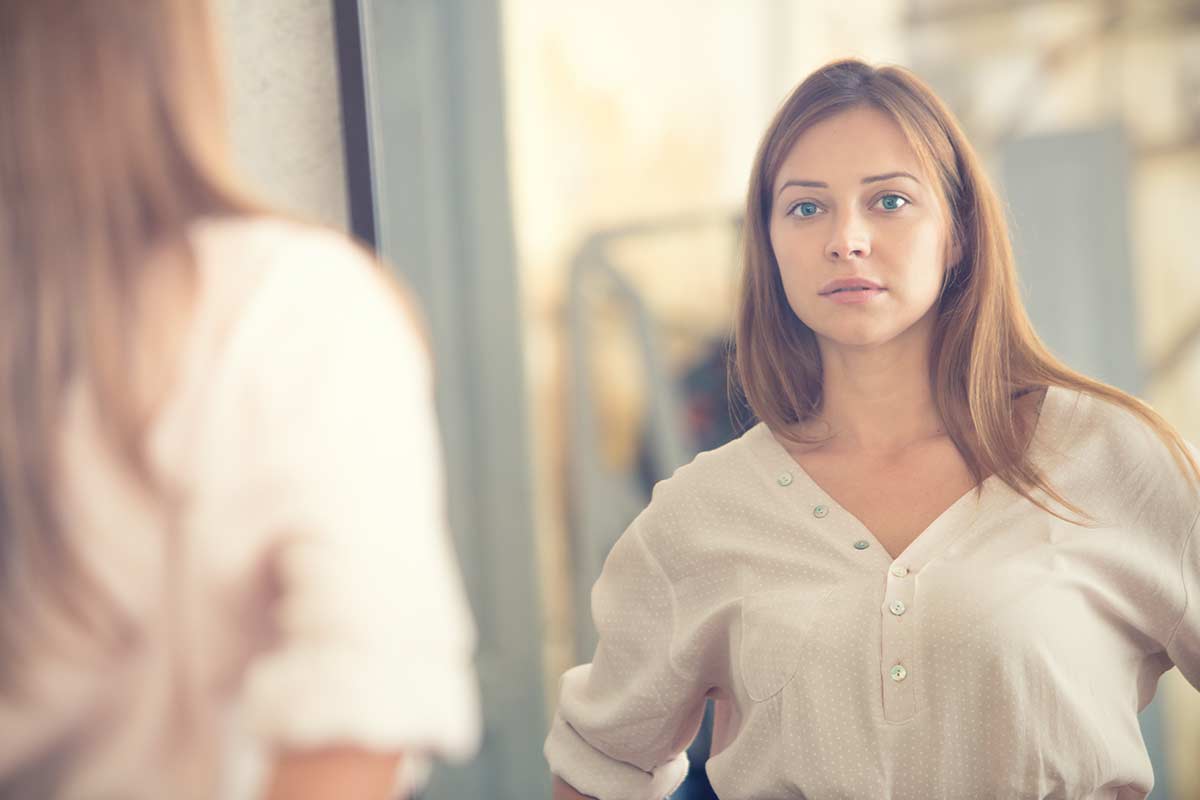4 Signs of Low Self-Esteem